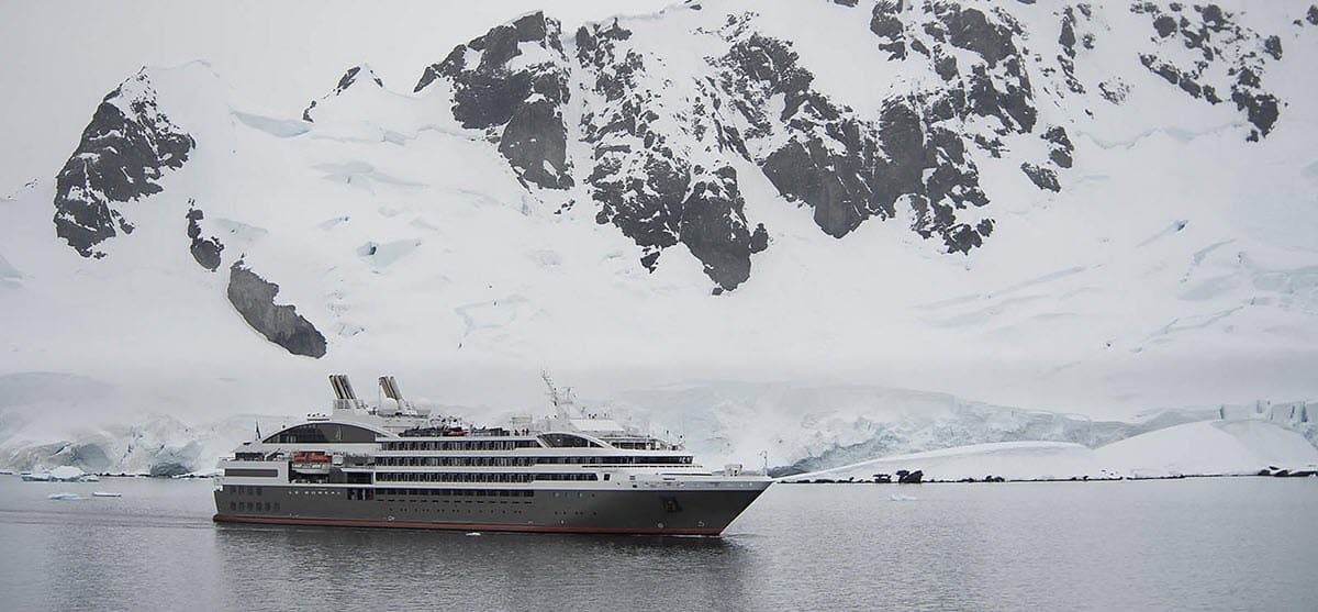 Круизный лайнер Le Boréal в Антарктиде